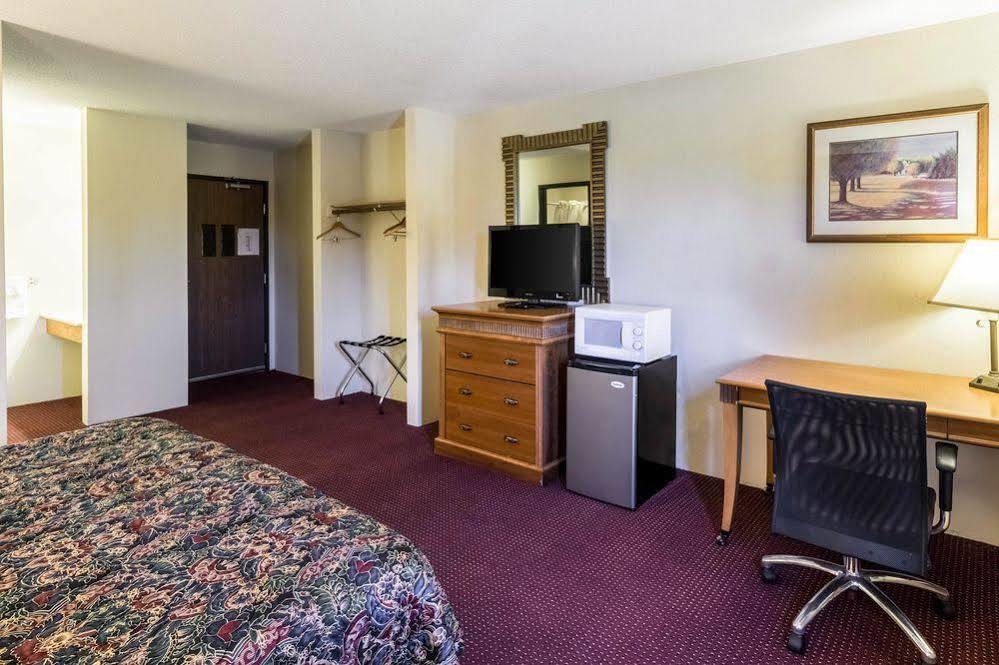 Rodeway Inn Brainerd Esterno foto